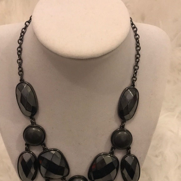 H&M hematite colored stone necklace - Picture 3 of 8